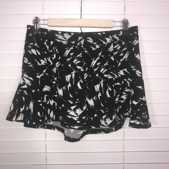 Nameless Black & White Pattern Shorts - M - Picture 1 of 5